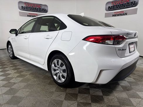 Used 2025 Toyota Corolla LE image 5