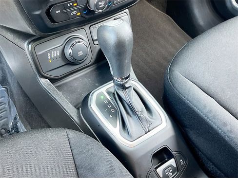 Used 2021 Jeep Renegade Sport image 15