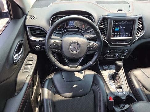 Used 2021 Jeep Cherokee Trailhawk AWD/4WD image 4