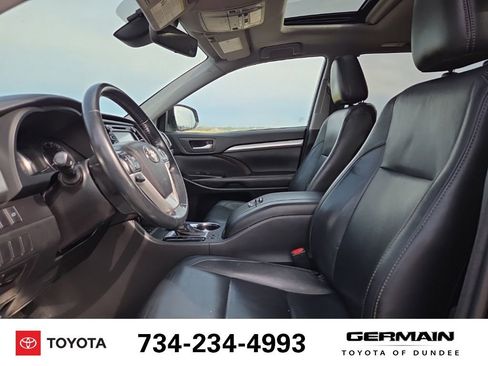 Used 2017 Toyota Highlander XLE w/ Protection Package #3 AWD/4WD image 14