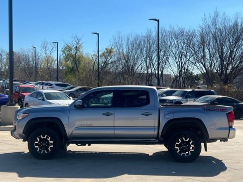 Used 2016 Toyota Tacoma TRD Off-Road image 6