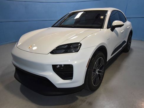 Certified 2025 Porsche Macan Electric image 1