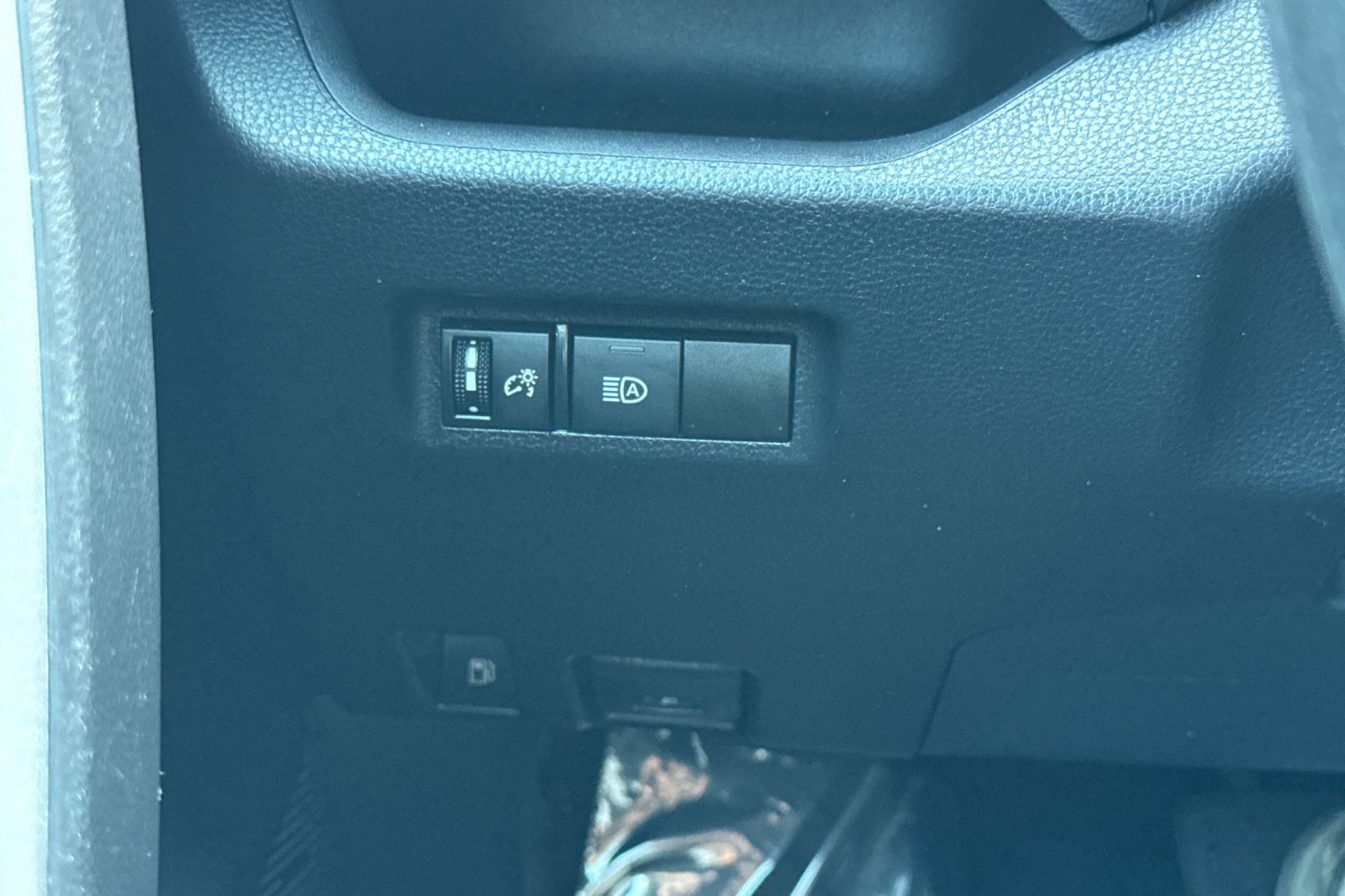 Certified 2021 Toyota RAV4 LE AWD/4WD image 32