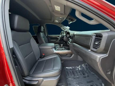 Used 2024 Chevrolet Silverado 1500 LT Trail Boss w/ Convenience Package II AWD/4WD image 17