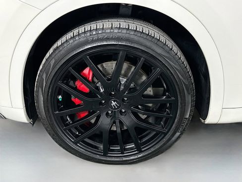 Used 2019 Maserati Levante S GranLusso AWD/4WD image 32