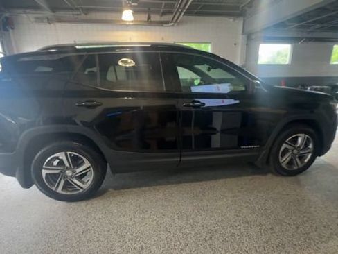 Certified 2021 GMC Terrain SLT w/ LPO, Dark Accent Package AWD/4WD image 8