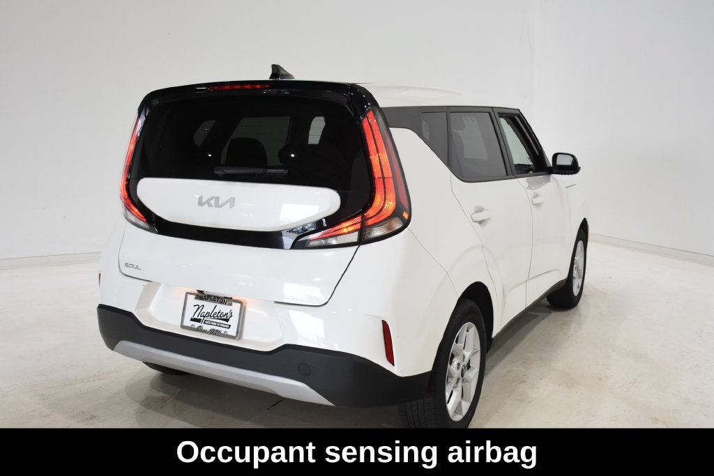 Used 2025 Kia Soul LX w/ LX Technology Package FWD image 4