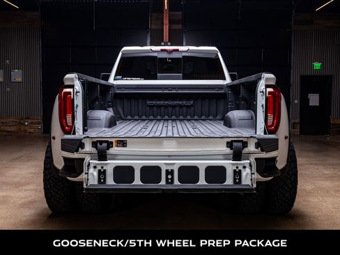 Used 2023 GMC Sierra 3500 Denali w/ Denali Ultimate Package image 9