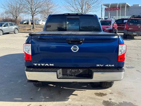 Used 2019 Nissan Titan SV image 2