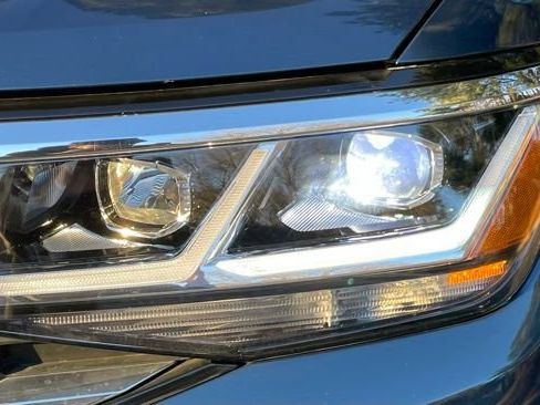 Used 2021 Volkswagen Atlas SE w/ Panoramic Sunroof Package FWD image 12