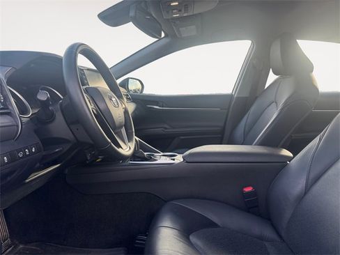 Used 2024 Toyota Camry XLE image 9