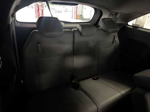 Used 2025 Toyota Sienna XLE FWD image 19