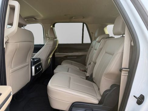 Used 2024 Ford Expedition Max XLT image 13