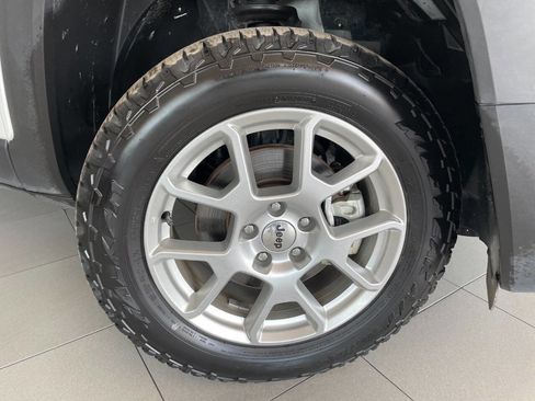 Used 2023 Jeep Renegade Latitude w/ Premium Group image 11