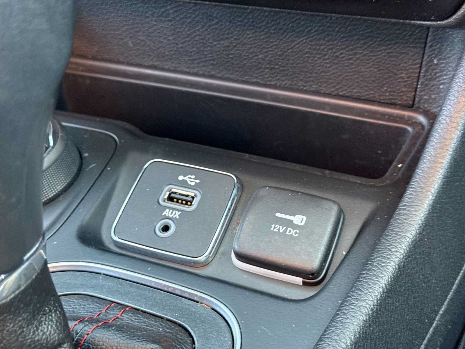 Used 2019 Jeep Cherokee Trailhawk w/ Cold Weather Group AWD/4WD image 30