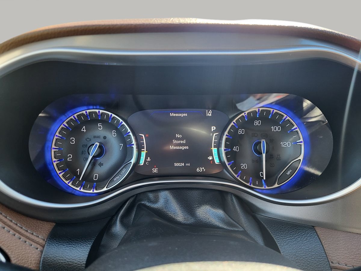 Used 2019 Chrysler Pacifica Limited w/ Advanced Safetytec Group FWD image 26