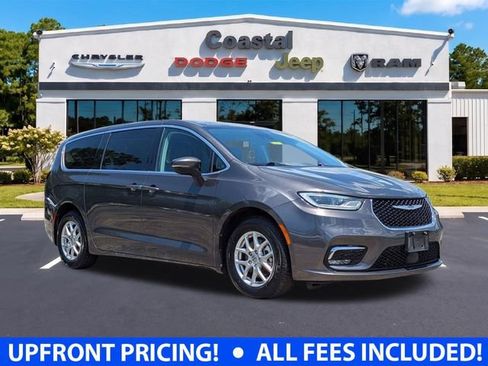 Used 2023 Chrysler Pacifica Touring-L FWD image 1