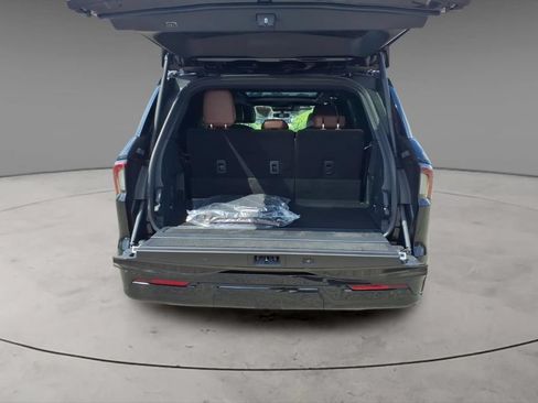 New 2027 Lincoln Navigator Reserve AWD/4WD image 8