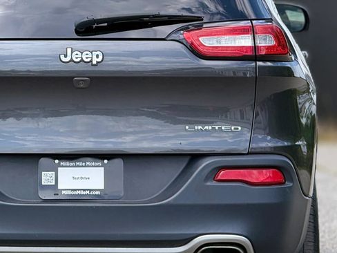 Used 2016 Jeep Cherokee Limited AWD/4WD image 14
