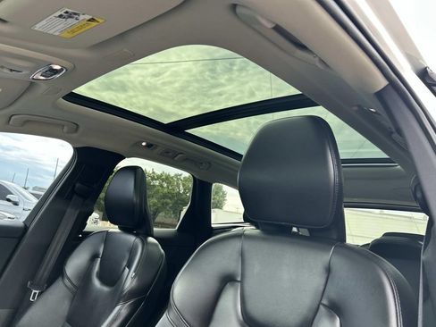 Used 2019 Volvo XC60 T5 Momentum w/ Multimedia Package AWD/4WD image 29