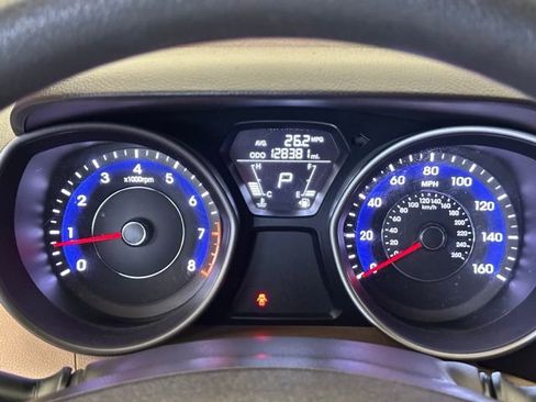Used 2013 Hyundai Elantra GLS FWD image 25