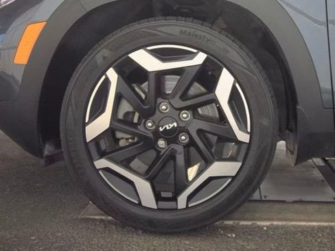 Certified 2025 Kia Seltos SX w/ SX Sunroof Package AWD/4WD image 6