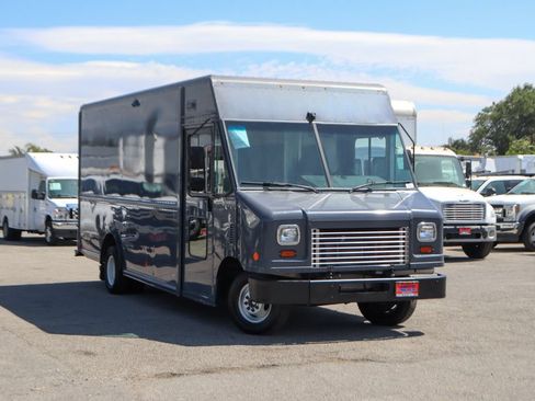 Used 2019 Ford E-450 and Econoline 450 Super Duty RWD image 3