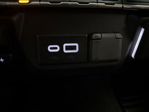 Used 2023 Chevrolet Silverado 1500 Custom image 50