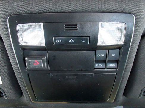 Used 2020 Toyota Tacoma Limited image 34