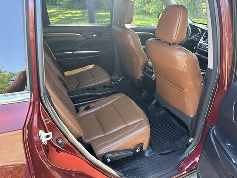 Used 2017 Toyota Highlander Limited AWD/4WD image 20