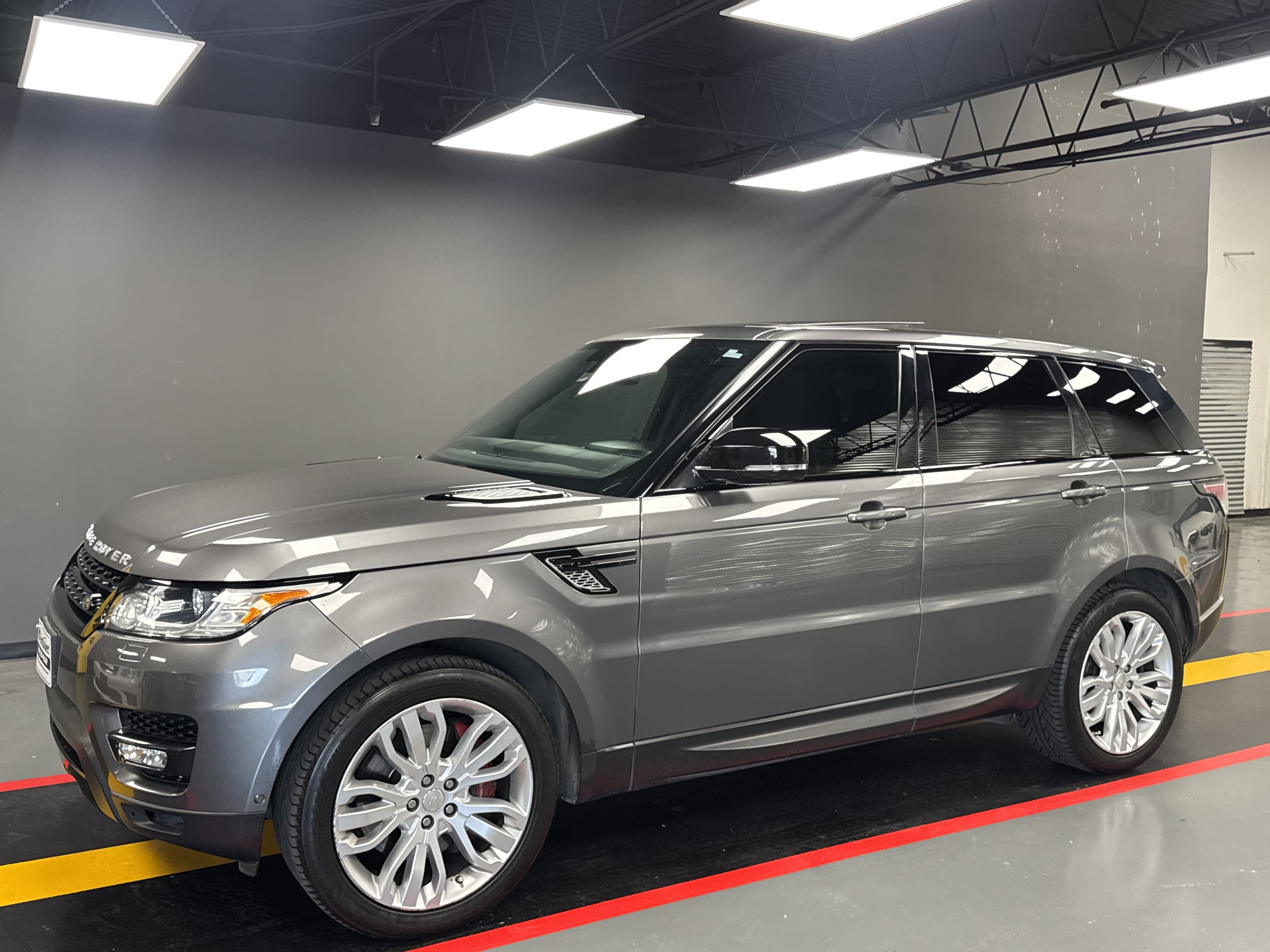 Used 2015 Land Rover Range Rover Sport Supercharged AWD/4WD image 2
