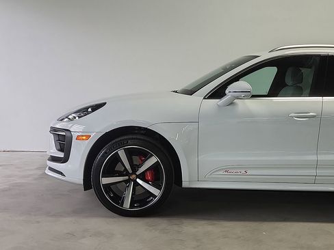 Certified 2023 Porsche Macan S AWD/4WD image 6