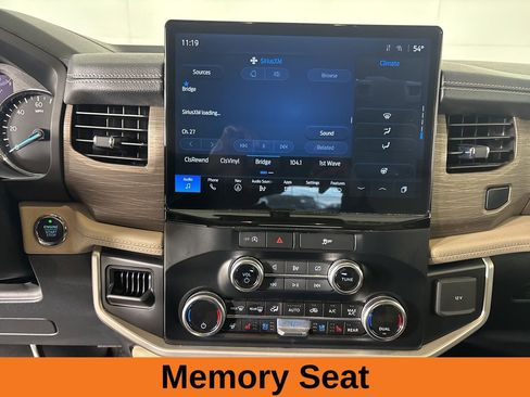 Used 2024 Ford Expedition Limited image 15