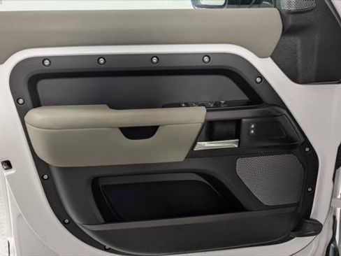 Used 2020 Land Rover Defender 110 S image 13