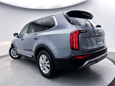 Used 2022 Kia Telluride LX image 3