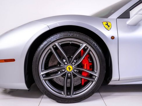 Used 2019 Ferrari 488 Spider RWD image 16