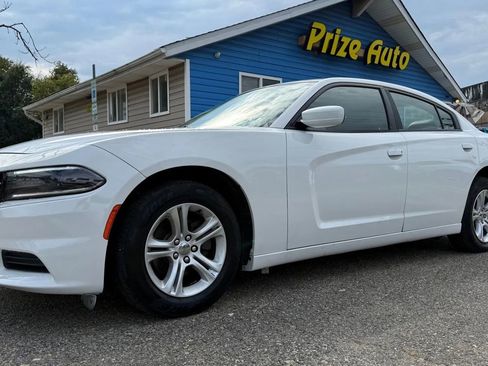 Used 2020 Dodge Charger SXT w/ Leather Interior Group RWD image 2