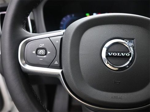 Certified 2024 Volvo XC60 B5 Core image 15