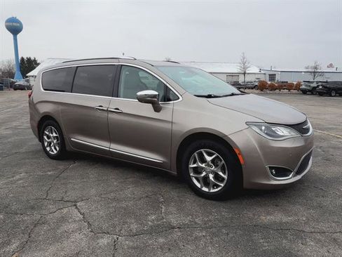 Used 2017 Chrysler Pacifica Limited w/ Advanced Safetytec Group image 26