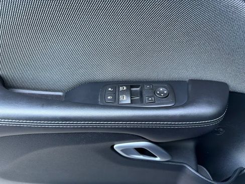 Used 2015 Dodge Challenger SXT RWD image 17