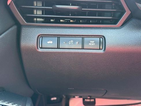 Used 2025 Nissan Altima 2.5 SV FWD image 27