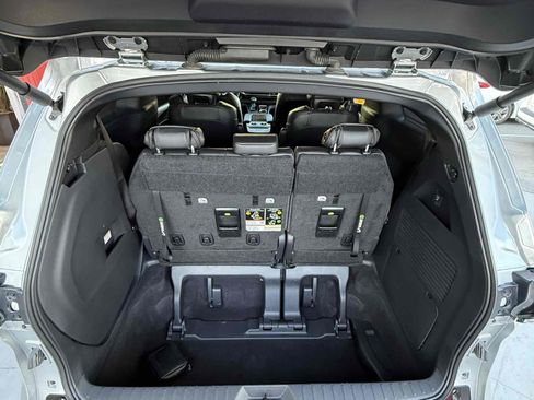 Used 2025 Toyota Sienna Platinum image 34