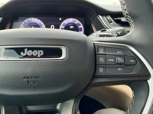 Used 2025 Jeep Grand Cherokee L Limited w/ Trailer Tow Package AWD/4WD image 28