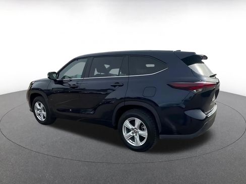 Used 2025 Toyota Highlander LE image 10