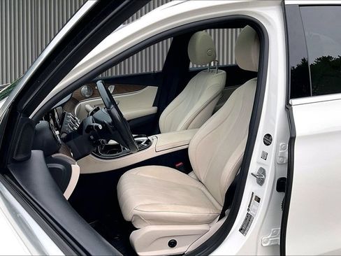 Used 2017 Mercedes-Benz E 400 4MATIC Wagon image 25