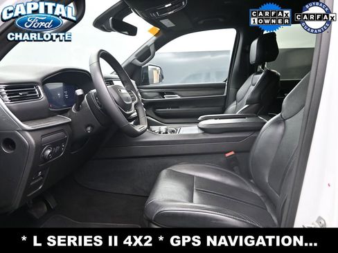 Used 2024 Jeep Wagoneer L Series II RWD image 9