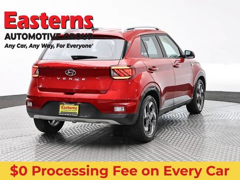 Used 2023 Hyundai Venue Limited FWD image 5