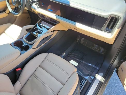 New 2026 Porsche Cayenne Base image 19