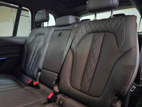 Used 2023 BMW X7 M60i w/ Climate Comfort Package image 37