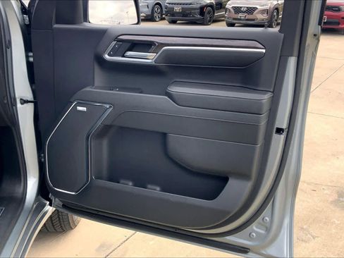 Used 2024 Chevrolet Silverado 1500 LTZ w/ LTZ Convenience Package II image 21